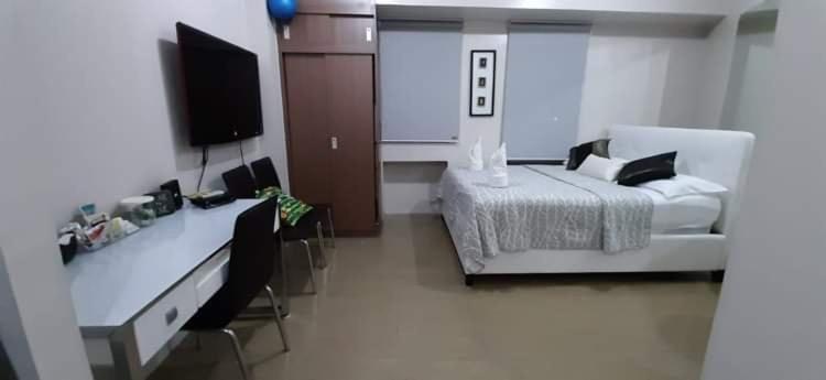 Zg-150Newport Apartment Manila Bagian luar foto