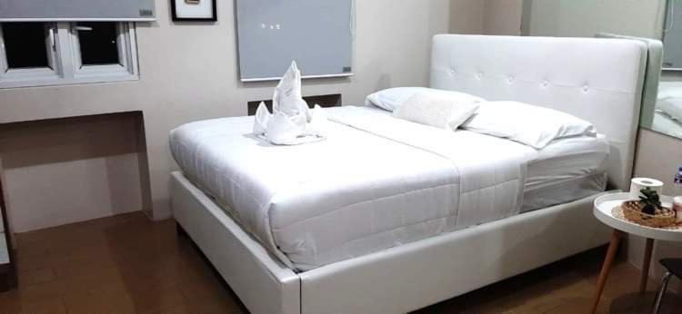 Zg-150Newport Apartment Manila Bagian luar foto