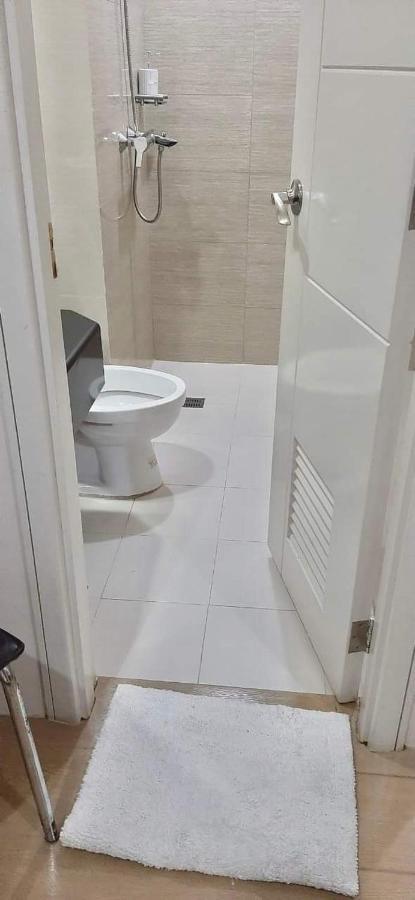 Zg-150Newport Apartment Manila Bagian luar foto