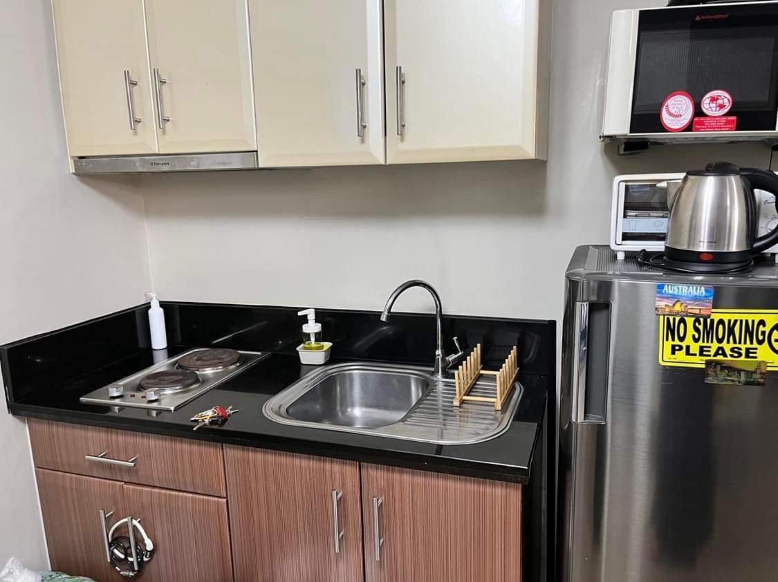 Zg-150Newport Apartment Manila Bagian luar foto