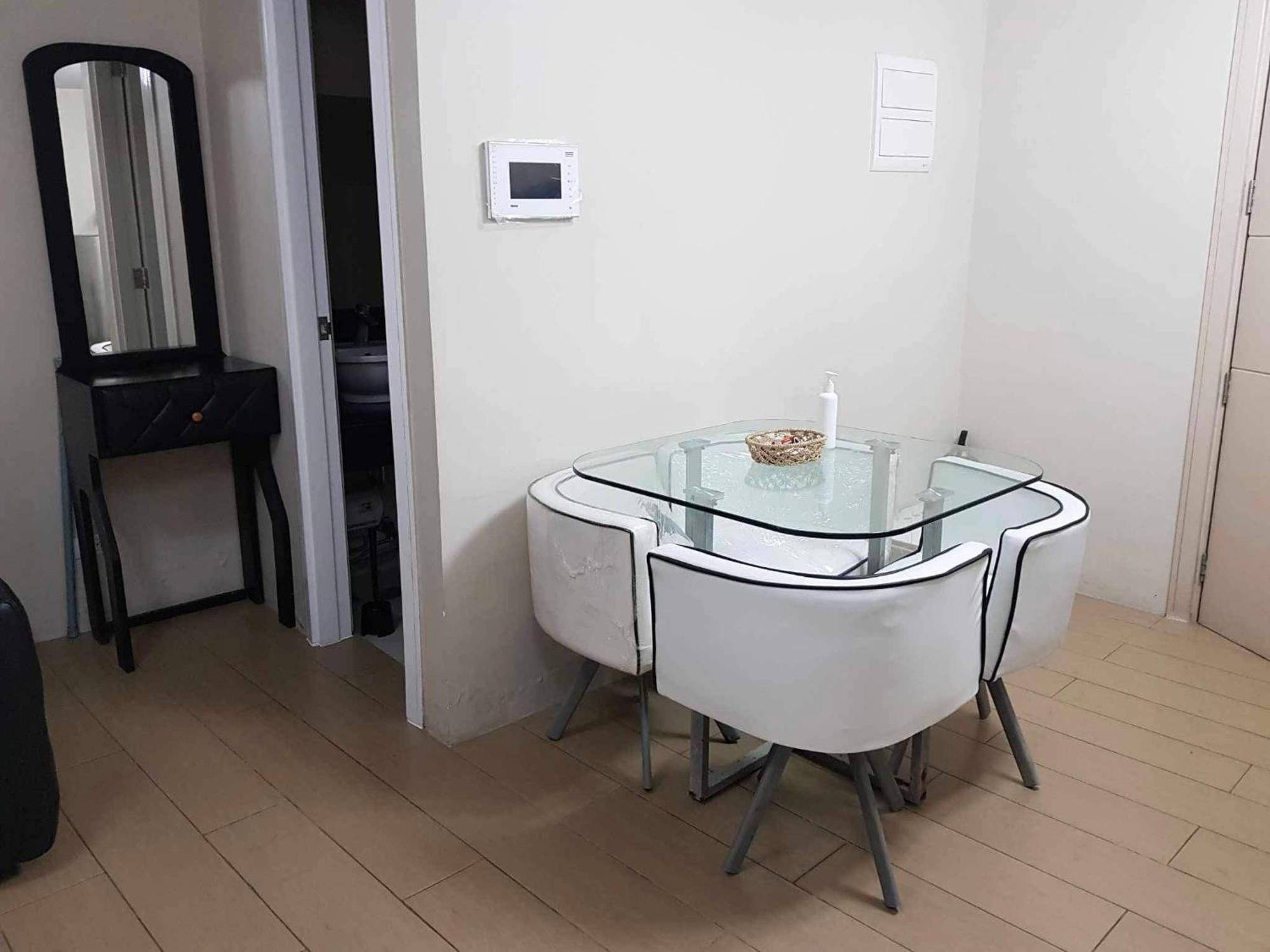 Zg-150Newport Apartment Manila Bagian luar foto